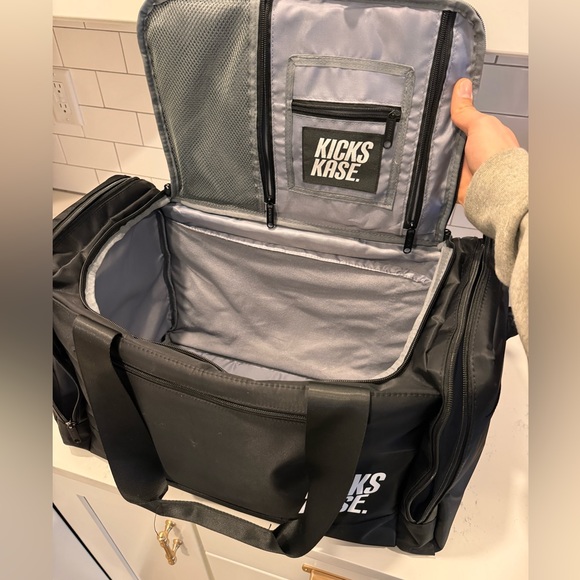 Kicks Kase travel duffle bag black - Picture 3 of 11